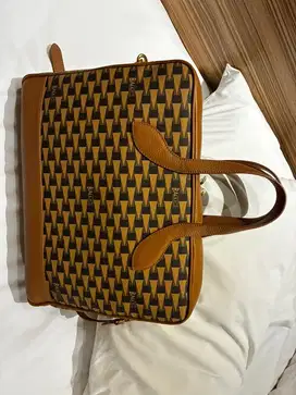 BALLY TAS KERJA