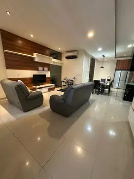 Disewakan Rumah Mewah 8×18 di Green Lake City.