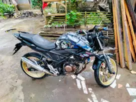 Motor cbr150  warna hitam