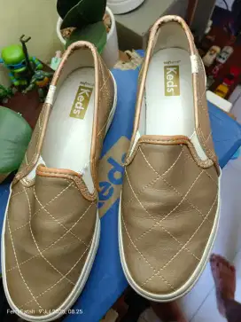 Sepatu Keds uk38