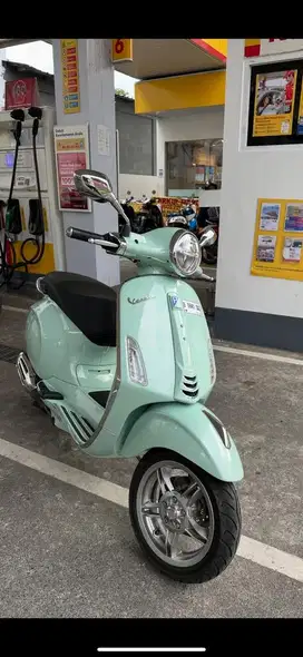 VESPA PRIMAVERA 150 LOW KILOMETER