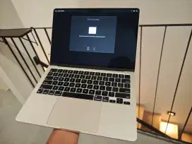 MacBook Air M2 RAM 8GB SSD 512GB Warna Starlight