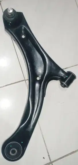 Sayap bawah Lower arm Assy-with ball joint kiri suzuki aerio face lift