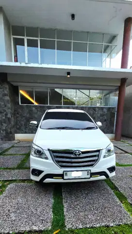 Kijang Innova 2.0 Type E Manual Transmission