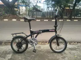 Sepeda lipat ukuran 16 siap pakai.
