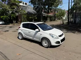 hyundai i20 SG sunroof matic 2011 putih || i 20