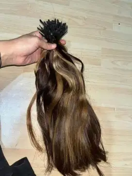 Dibutuhkan wanita berambut panjang untuk model potong rambut