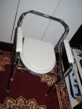 Kursi bab lansia/disabilitas
