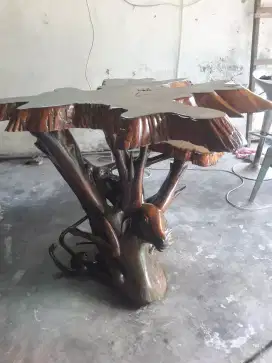 Meja Akar Jati Unik
