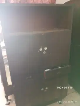 Lemari kuno unt simpan barang
