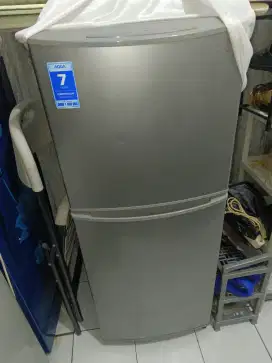 Di jual kulkas merk Aqua