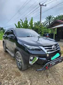 Toyota Fortuner SRZ 4x2 AT, 2017 - Hitam