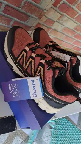 Sepatu Outdoor Lotto