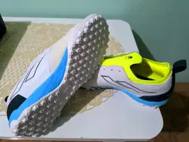 Sepatu Turf Mills