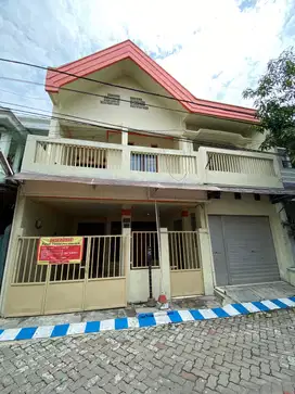 Disewakan Rumah 2 Lantai di Surabaya Griya Kebraon Barat
