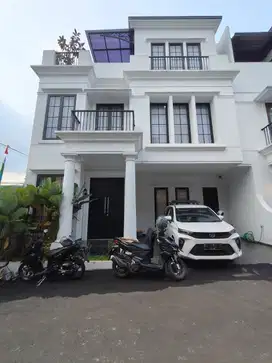 Rumah classic dalam townhouse dekat akses tol di cipayung