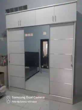 Lemari pakaian kabinet