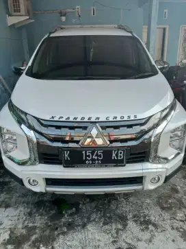 Xpander Cross Premium A/T 2020 putih