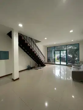 Ruko 3.5 Lantai Rapi Siap Huni Lokasi Pondok Indah Jakarta Selatan