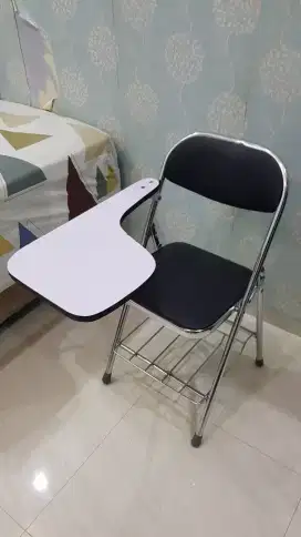 Kursi Kuliah Chitose Lipat