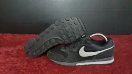 Nike MD Runner 2 (size 42)