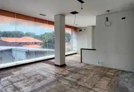 Gedung Raya Kemang Parkir Luas