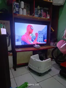 Jual tv lcd Polytron 43 in kondisi ok,lagi butuh buat berobat anak