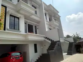 DiSewakan Rumah Baru 3 Lantai dkt dr tol simatupang
