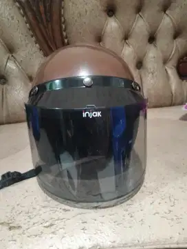 Helm classic bagus