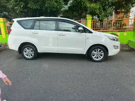 Toyota Innova Reborn Tipe G Matic (A/T) warna putih, pemakaian sendiri