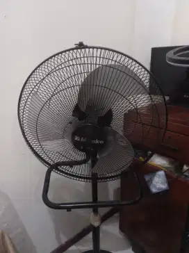 Kipas angin besi merk Miyako pakai remote