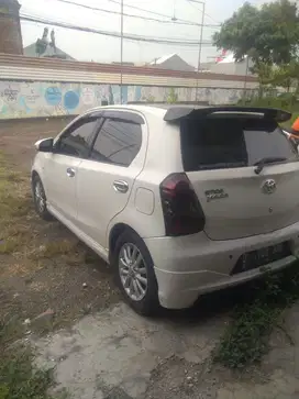 Toyota Etios Valco 2011 Bensin