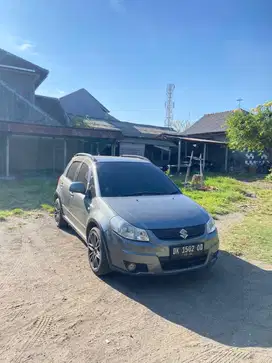 dijual xover sx4 matic 2010