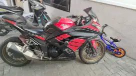 Dijual ninja 2012 warna merah (distiker hitam modif)