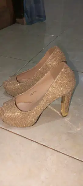 SEPATU HEELS MERK EVORA