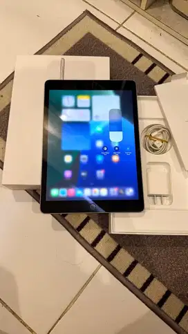 Dijual Ipad 9 Silver 64GB Wifi Only Lengkap