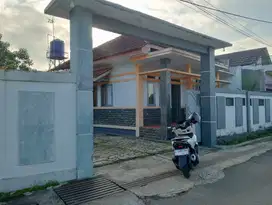 Rumah 2 lokal plus 19 petak kolam dengan pengairan subur