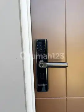 Dijual Hunian Baru dengan Smart Door Lock, Kondisi Sangat Bagus