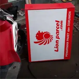 pembuatan Huruf Timbul Lettersign LED Neon Box Custom Sticker Cutting