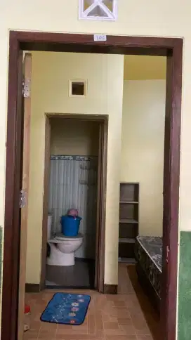 Kos putri baik2 kamar mandi dalam akses mobil samping UB malang redy 1