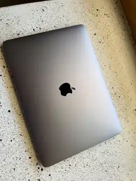 MacBook Pro 13 2017 i5/8GB/256GB – Fullset Dus Charger