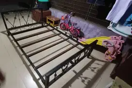 Dijual tempat tidur tempahan besi