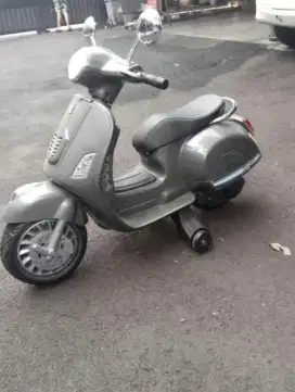 Motor Vespa aki anak 2-5 Tahun