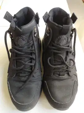 Dijual Nike Acronym size 42