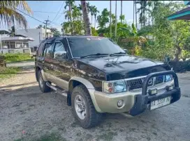 Dijual Nissan tarano tahun 2004