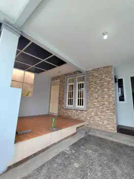 Sewa rumah siyap huni di sektor 4 dan bebas banjir, baru direnove