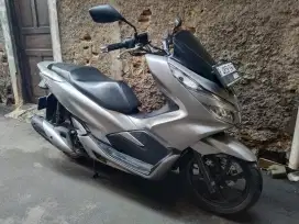 Honda pcx 150 non abs 2019 lengkap bagus