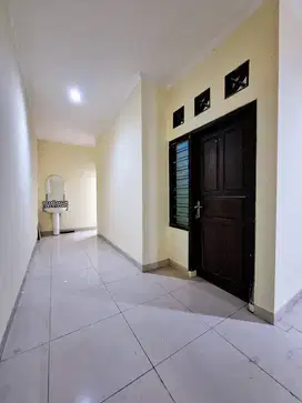 DIJUAL Rumah 2 Lantai dan Luas di Pangeran Jayakarta ,Jakarta Pusat