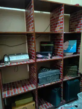 Rak kayu kotak kotak