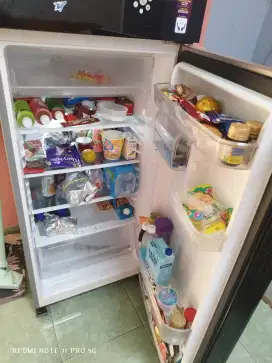 Di jual kulkas Polytron